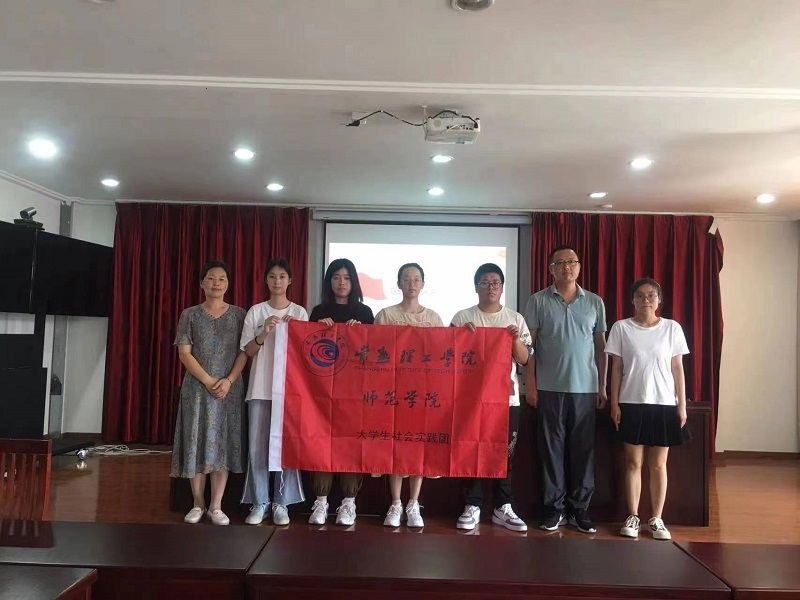 师范学院“党旗飘扬，星火传承”党史学习教育团队在梅李镇梅北路梅李社区宣传党史_看图王.jpg